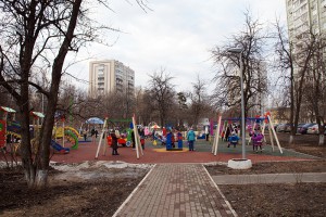 Приемка детской площадки по адресу: улица Бакинская, дом 14 была проведена депутатами Совета депутатов муниципального округа в Царицыне