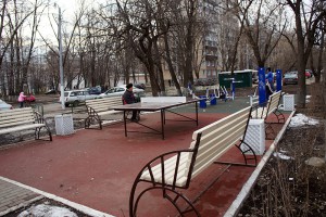 Депутат местного самоуправления муниципального округа Царицыно проконтролировал ход работ по установке спортивной площадки
