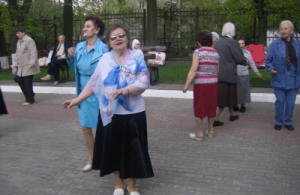  День России, который отмечается по всей стране 12 июня, в районе Царицыно пройдет ретро-дискотека «В кругу друзей»