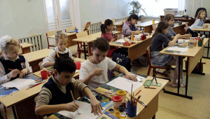Малообеспеченным семьям Москвы помогут собрать детей в школу