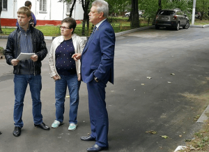 Муниципальные депутаты провели приемку двух дворов по Каспийской улице