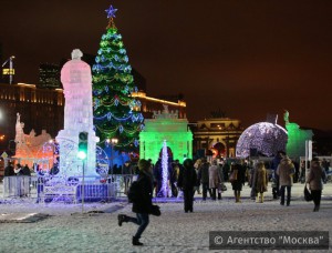 На Поклонной горе установили копию Москвы изо льда