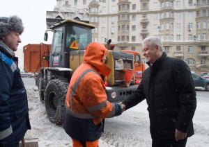 Собянин поручил активизировать уборку снега в столице