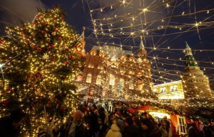 Более 1 млн человек посетили фестиваль "Путешествие в Рождество" на Манежной площади Москвы