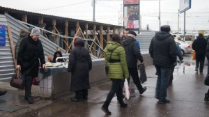 В районе Царицыно проводится проверка торговых объектов, расположенных у выхода со станции метрополитена