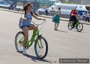 Сегодня 15 парках Москвы пользователи проекта смогут бесплатно взять напрокат в 43 точках  спортинвентарь