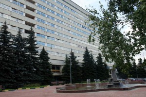 На фото здание больницы имени Буянова