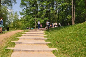 Посетителей ГМЗ "Царицыно" ждут 15 маршрутов экскурсий на электромобиле по резиденции Екатерины II