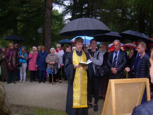 Церемония открытия мемориального камня