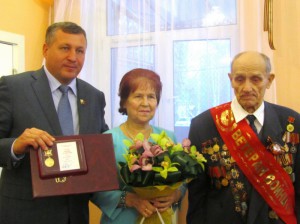Вручение памятного нагрудного знака «75 лет битвы за Москву»