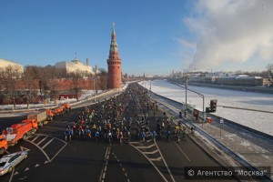 Свыше 500 москвичей приняли участие во втором столичном зимнем велопараде