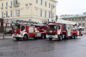 Сотрудники МЧС спасли 8 жителей района Царицыно во время пожара