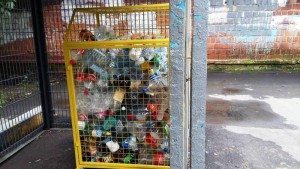 Сетчатые контейнеры для сбора пластиковых бутылок установили в районе Царицыно