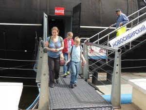 Жители района Царицыно прошли экскурсию по подводной лодке