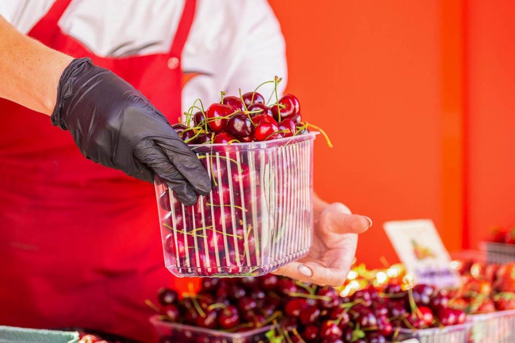 От брусники до малины: в столице начался ягодный сезон. Фото: пресс-служба Департамента торговли и услуг города Москвы