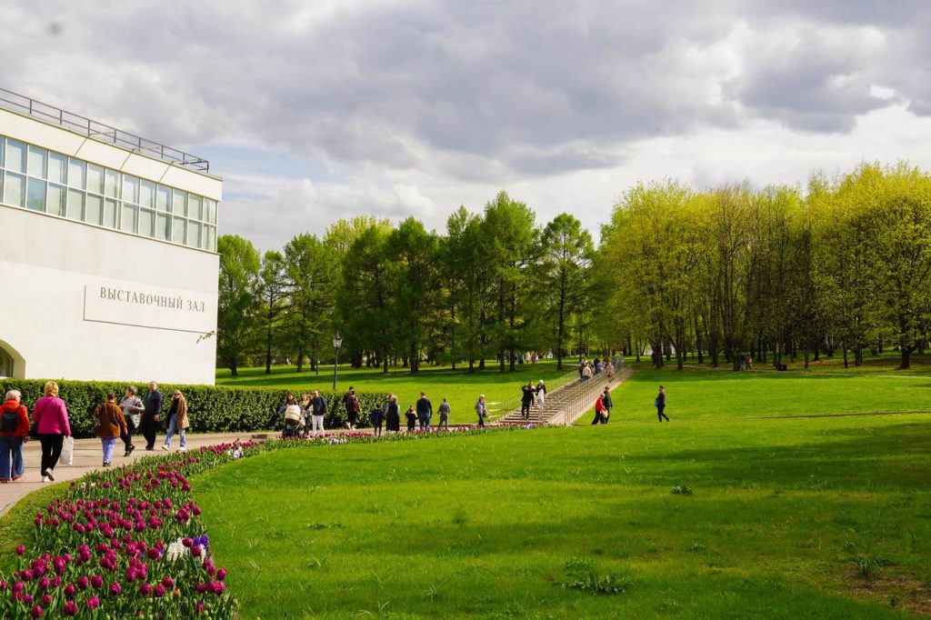 Программу по обновлению территории усадьбы начали в прошлом году. Фото: Ксения Догонашева, «Вечерняя Москва»