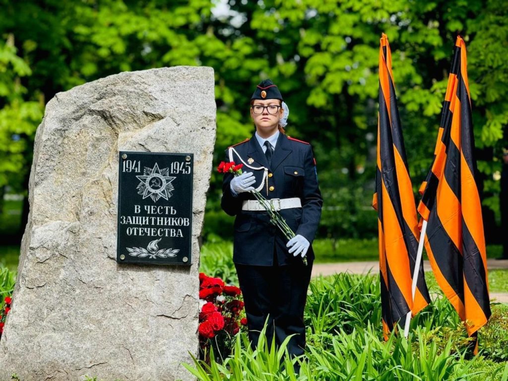 Сотрудники ЦД «Личность» провели памятное мероприятие в парке «Сосенки». Фото: официальная страница ЦД «Личность» в социальных сетях