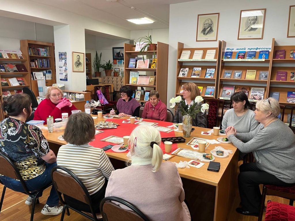 Мастер-класс по декору кондитерских изделий прошел в колледже «Царицыно». Фото: официальный сайт колледжа «Царицыно»