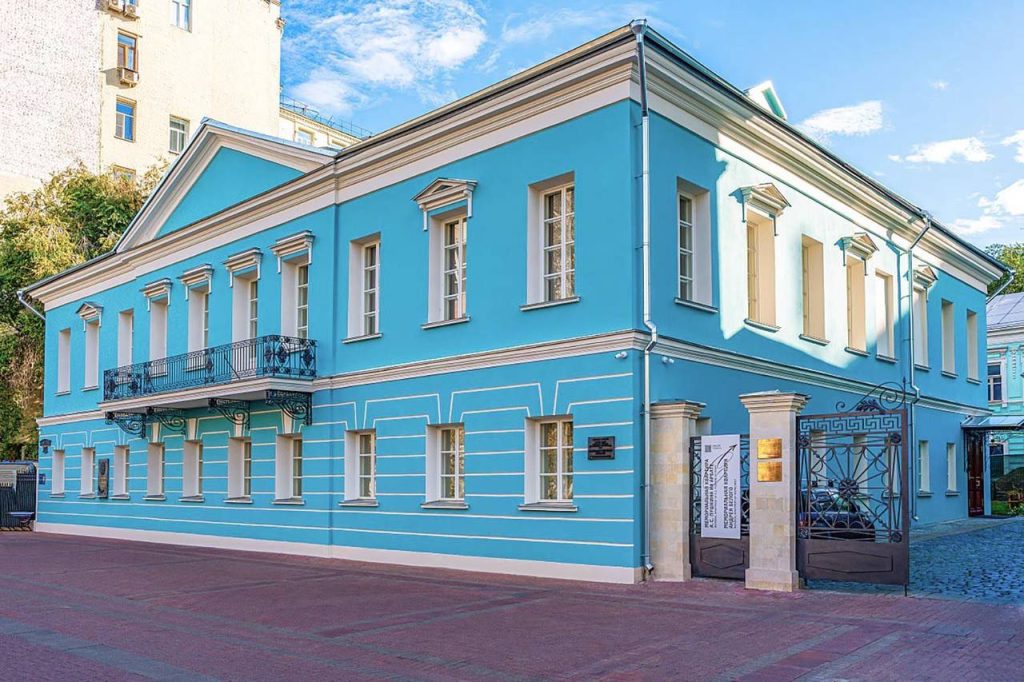 В прошлом году, после масштабной реставрации, на Арбате открыла свои двери мемориальная квартира Александра Пушкина. Фото: сайт мэра Москвы
