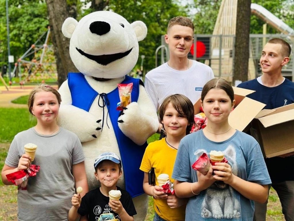 Праздник для жителей Царицына провели активисты движения «Молодая гвардия». Фото: официальная страница движения «Молодая гвардия» в социальных сетях