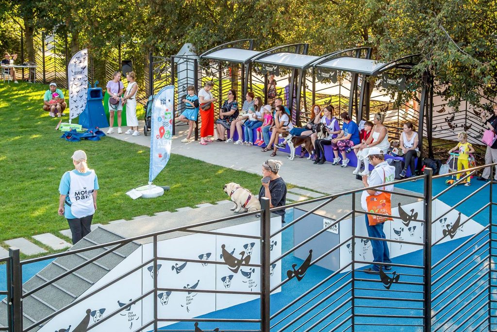Современная площадка для выгула собак открылась в Царицыне. Фото: пресс-служба АНО «Комплексное развитие района «Мой район»»