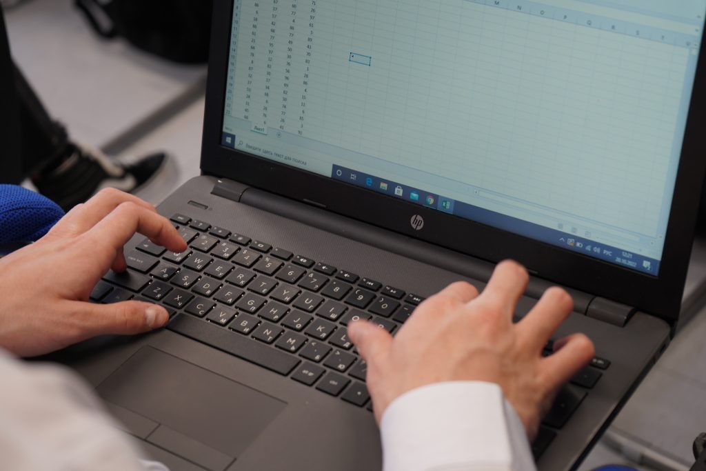 Жителей Царицына научат работать с ИИ в парке «Сосенки». Фото: Анна Быкова, «Вечерняя Москва»