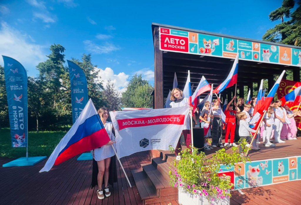 Представители Молпалаты Царицыно провели флешмоб. Фото: страница МП «Царицыно» в социальных сетях