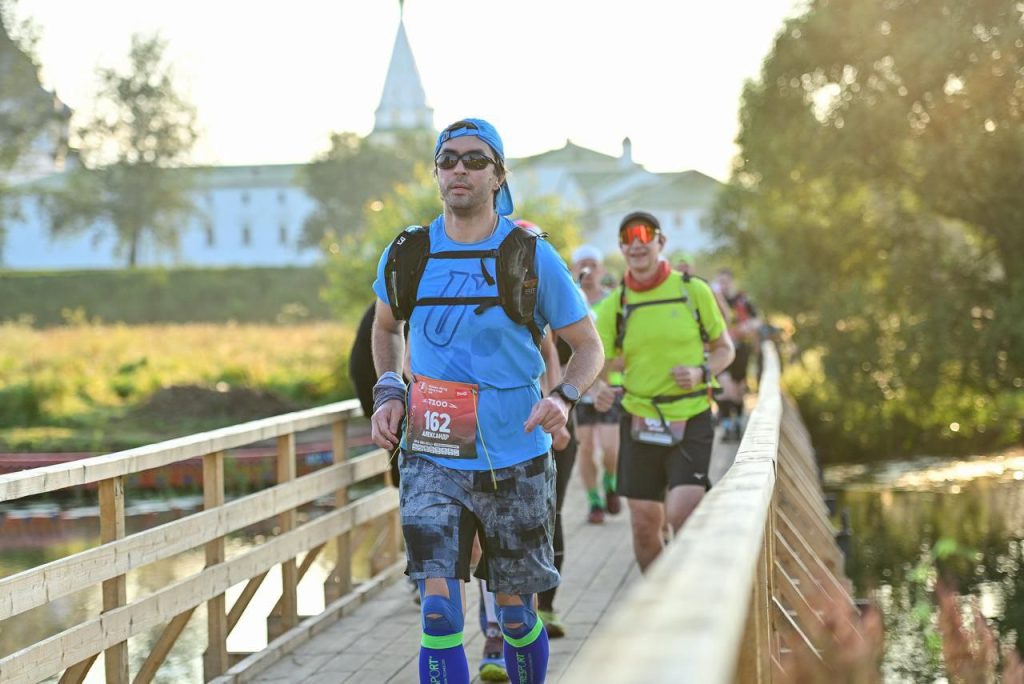 Сотрудник ГКБ имени Валентина Буянова преодолел 100 километров на марафоне. Фото: Telegram-канал Городской клинической больницы имени Валентина Буянова