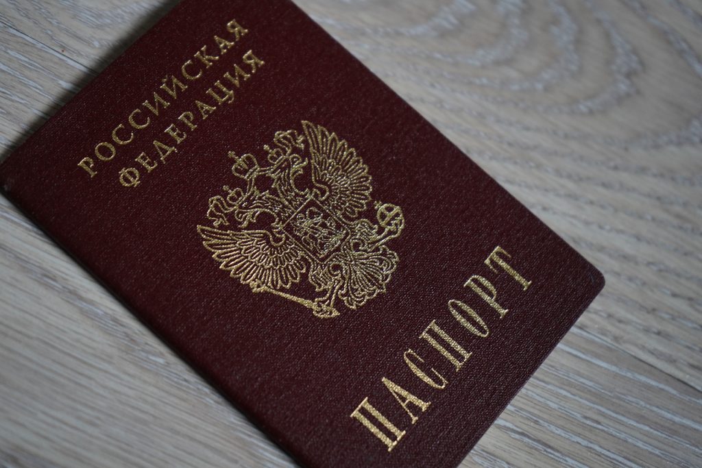 Губернатор Севастополя поблагодарил столицу за современный формат голосования. Фото: Анна Быкова, «Вечерняя Москва»