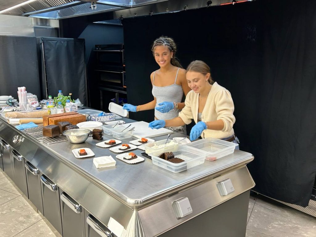 Выездной мастер-класс прошел для студентов колледжа «Царицыно». Фото: страница Московского колледжа управления, гостиничного бизнеса и информационных технологий «Царицыно» в социальных сетях