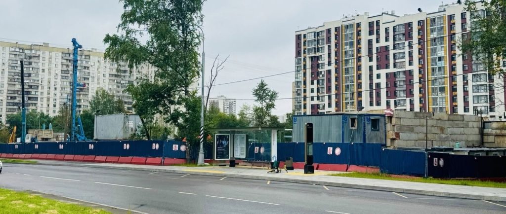 Специалисты подготавливают стартовую площадку для строительства в Царицыне. Фото: страница управы района Царицыно в социальных сетях