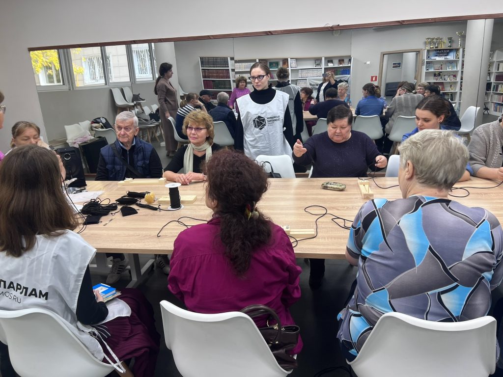 Представители МП района Царицыно поддержали бойцов СВО. Фото: страница Молодежной Палаты района Царицыно в социальных сетях