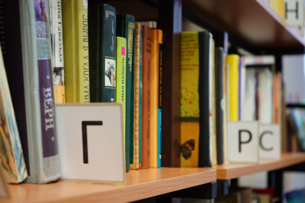 Жители Царицына смогут посетить занятие по росписи деревянных фигурок в библиотеке №139. Фото: Анна Быкова, «Вечерняя Москва»