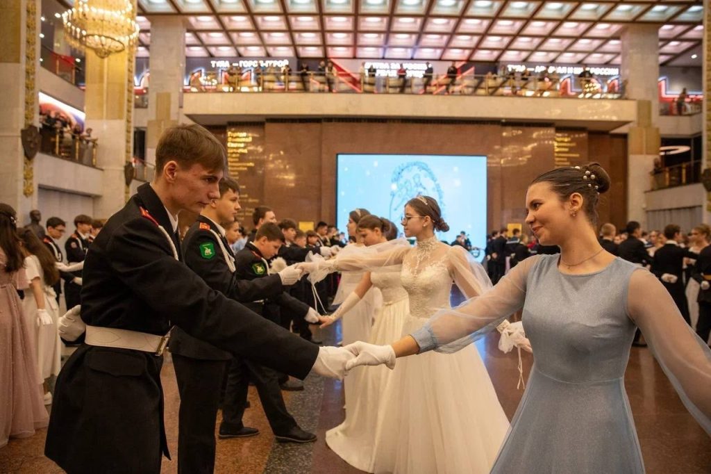 Кадеты из школы №904 побывали на балу в Музее Победы. Фото: страница школы №904 в социальных сетях