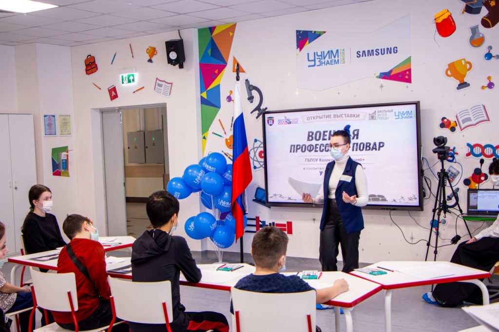 Студенты Колледжа «Царицыно» приняли участие в открытии выставки «Военная профессия — повар». Фото: страница Колледжа «Царицыно» в социальных сетях