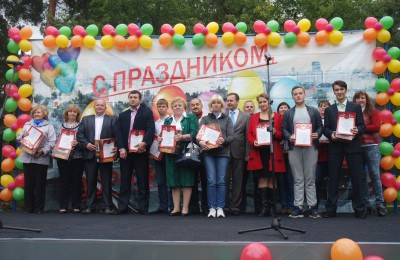 В ходе праздника "Золотая осень" активных жителей района наградили ценными подарками и грамотами