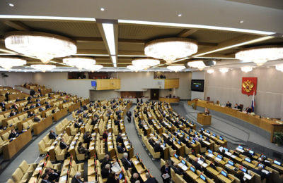 На пленарном заседании Госдумы был принят законопроект, который позволит муниципальным служащим выкупать подарки, привезенные ими из командировок