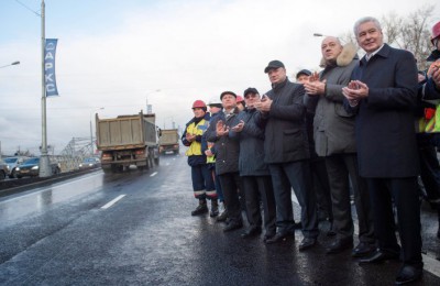 Мэр Москвы Сергей Собянин рассказал, что благодаря реконструкции Рябиновой улицы удалось связать Северо-Западную хорду с Мичуринским проспектом