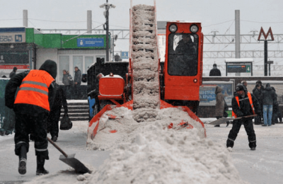 В круглосуточном режиме ведутся работы по очистке от снега дворов и улиц в районе Царицыно