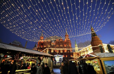Более 1 млн человек посетили фестиваль "Путешествие в Рождество" на Манежной площади Москвы