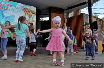 Более 120 тысяч детей из Москвы этим летом получат льготные путевки