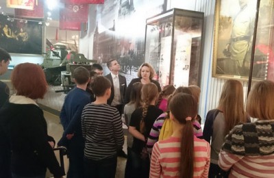 Экскурсию в музей вооруженных сил России организовали активисты района Царицыно