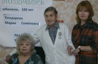 Жительницу района Царицыно поздравили со 100-летним юбилеем