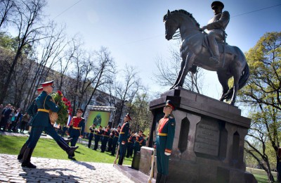 Памятник маршалу Рокоссовскому москвичи назвали лучшим монументом прошлого года