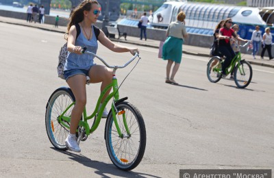 Сегодня 15 парках Москвы пользователи проекта смогут бесплатно взять напрокат в 43 точках спортинвентарь