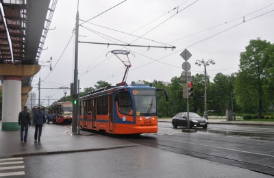 На фото один из новых трамваев в Москве