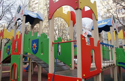 Новая детская площадка в районе Царицыно