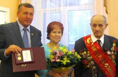 Вручение памятного нагрудного знака «75 лет битвы за Москву»