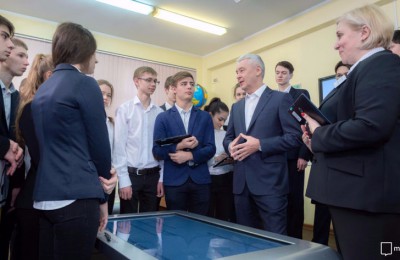 Мэр Москвы Сергей Собянин заявил, что в ближайшие 5 лет школы Москвы будут оснащены современной IT-инфраструктурой.