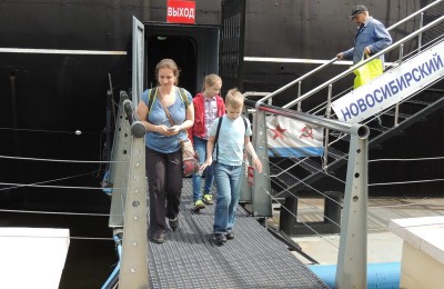 Жители района Царицыно прошли экскурсию по подводной лодке